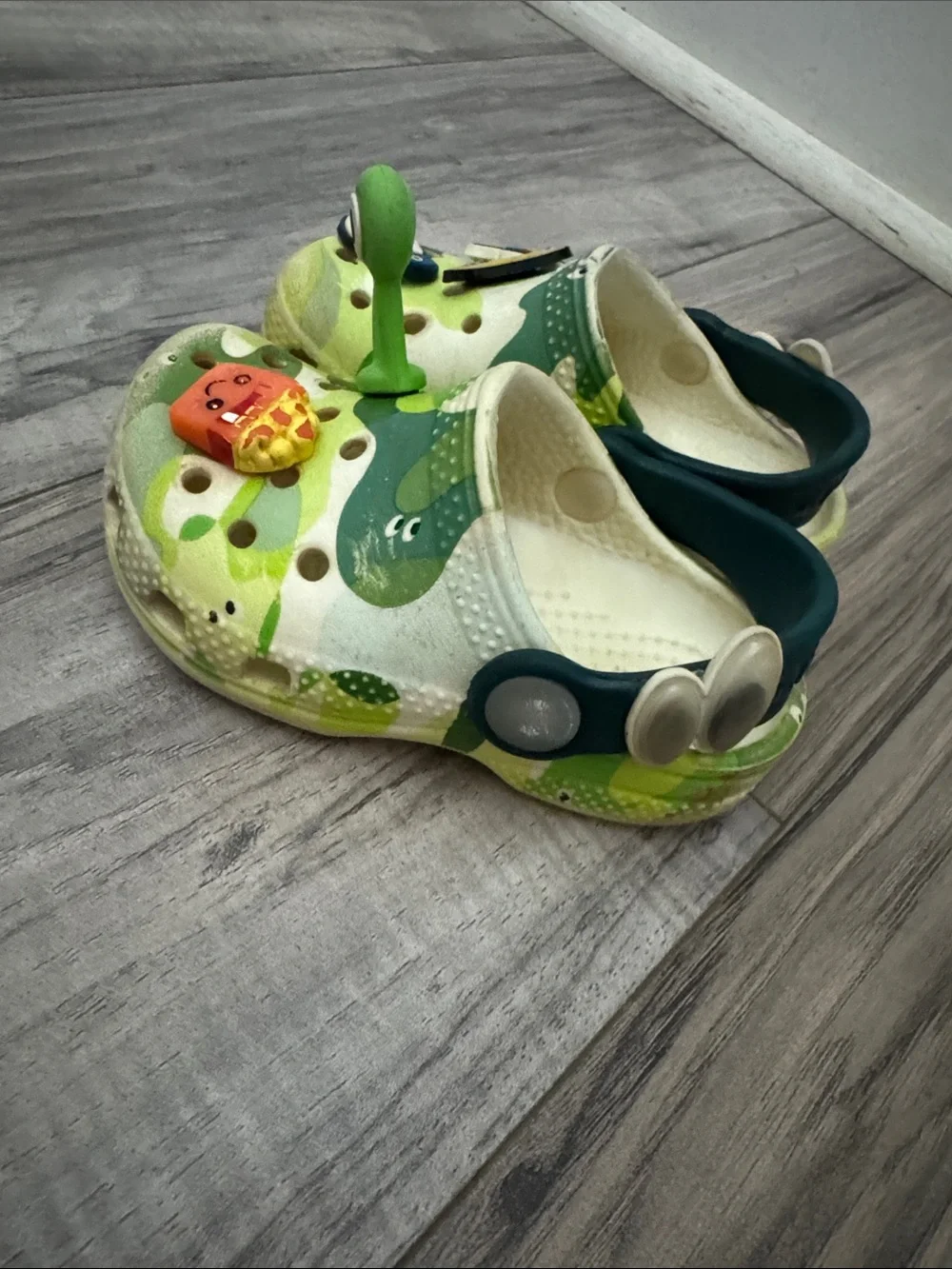 CROCS Kids Green Camo Slip-On Clogs with Character Jibbitz 6
